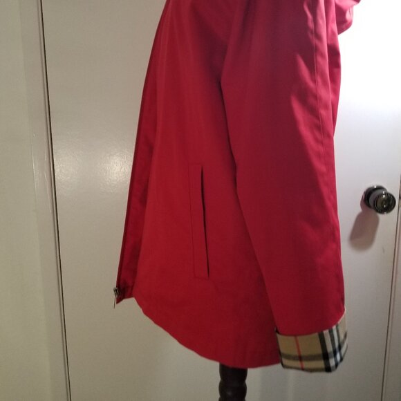 Burberry Coat with removable hood. Size M - Picture 4 of 16